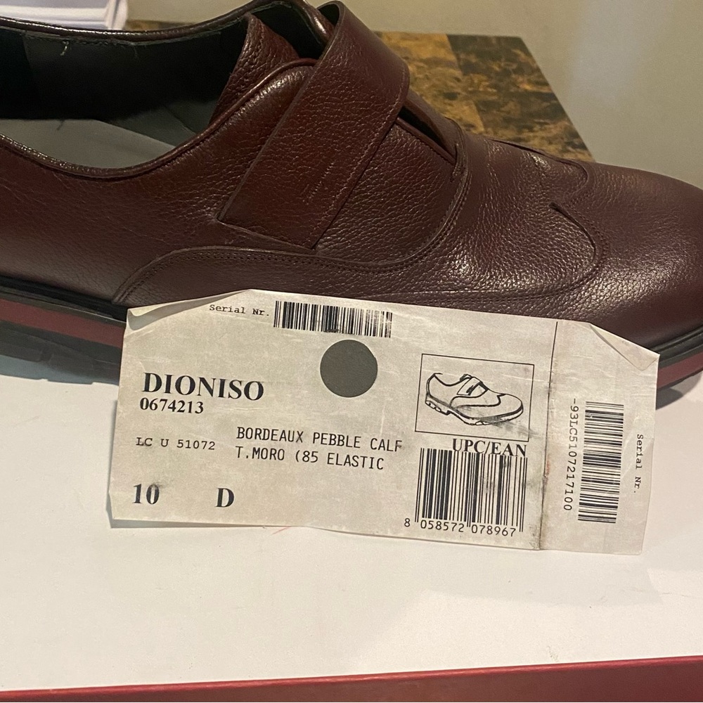 Men brand Salvatore Ferragamo never worn in new condition. Available now.